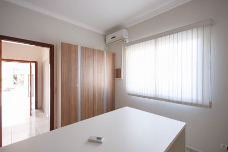 Casa de condomínio para alugar com 265m², 3 quartos e 2 vagas Casa de condomínio para alugar com 265m², 3 quartos e 2 vagasEscritório