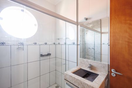 Casa de condomínio para alugar com 265m², 3 quartos e 2 vagas Casa de condomínio para alugar com 265m², 3 quartos e 2 vagasBanheiro Corredor