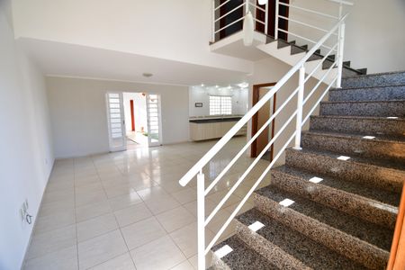 Casa para alugar com 200m², 5 quartos e 3 vagasSala