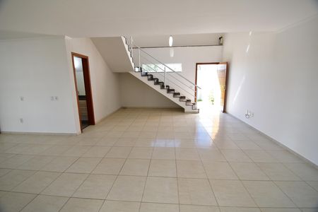 Casa para alugar com 200m², 5 quartos e 3 vagasSala
