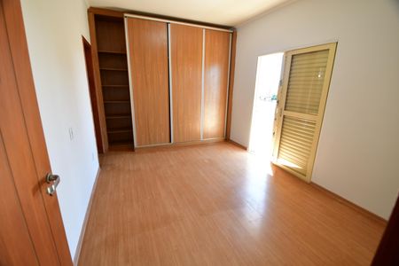 Casa para alugar com 200m², 5 quartos e 3 vagasQuarto 3 - Suíte