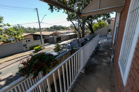 Varanda da sala de casa à venda com 3 quartos, 200m² em Vila Madalena, Campinas