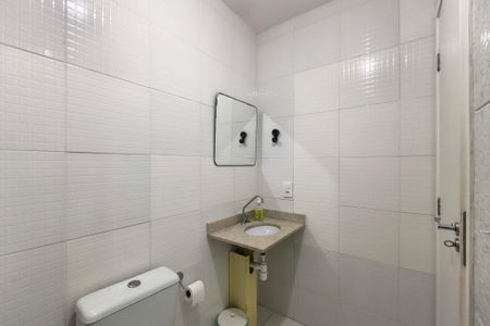 Banheiro  de apartamento para alugar com 2 quartos, 50m² em Boqueirão, Praia Grande