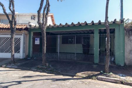Fachada de casa à venda com 4 quartos, 145m² em Vila Nivi, São Paulo