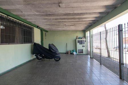Garagem de casa à venda com 4 quartos, 145m² em Vila Nivi, São Paulo