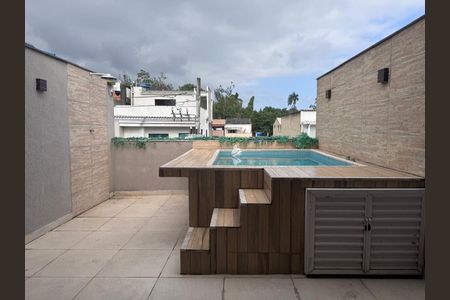 Casa à venda com 200m², 3 quartos e 1 vaga Casa à venda com 200m², 3 quartos e 1 vagaPiscina
