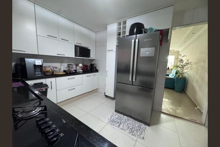 Casa à venda com 200m², 3 quartos e 1 vaga Casa à venda com 200m², 3 quartos e 1 vagaCozinha