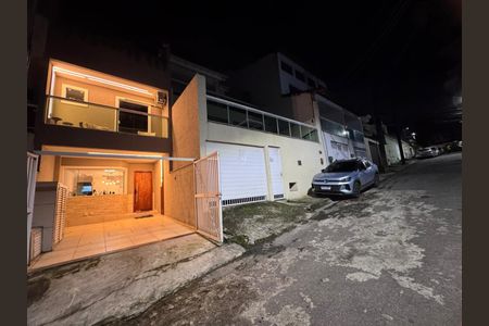 Fachada de casa à venda com 3 quartos, 200m² em Freguesia (jacarepaguá), Rio de Janeiro