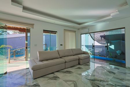 Casa à venda com 280m², 5 quartos e 10 vagas