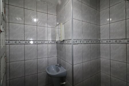 Banheiro de casa para alugar com 1 quarto, 25m² em Piraporinha, Diadema