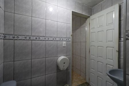 Banheiro de casa para alugar com 1 quarto, 25m² em Piraporinha, Diadema