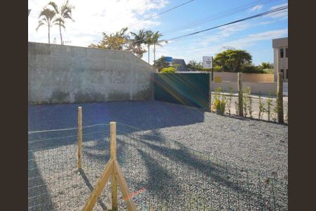 Casa para alugar com 28m², 2 quartos e 1 vaga Casa para alugar com 28m², 2 quartos e 1 vagaGaragem