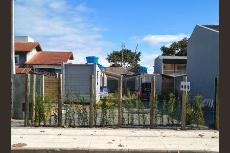 Casa para alugar com 28m², 2 quartos e 1 vaga Casa para alugar com 28m², 2 quartos e 1 vagaFachada