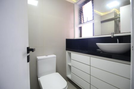 Banheiro de apartamento para alugar com 2 quartos, 60m² em Protásio Alves, Porto Alegre