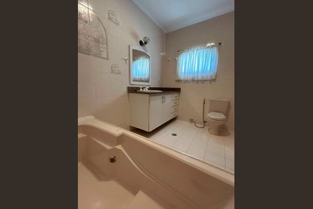 Banheiro de casa à venda com 4 quartos, 350m² em Pinheirinho, Santo André