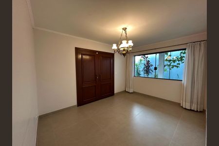 Quarto de casa à venda com 4 quartos, 350m² em Pinheirinho, Santo André