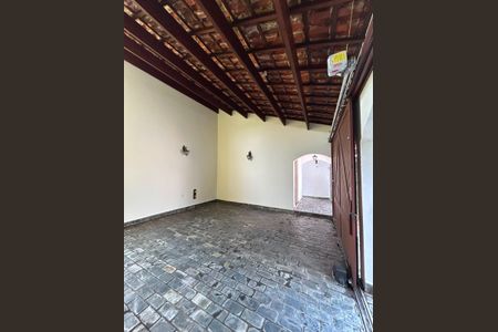 Garagem de casa à venda com 4 quartos, 350m² em Pinheirinho, Santo André