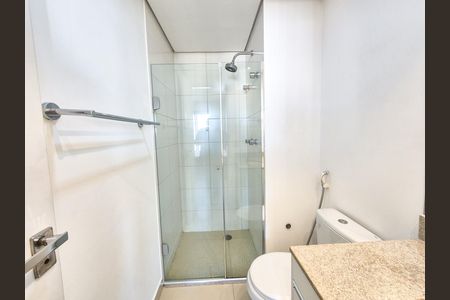 Banheiro de kitnet/studio para alugar com 1 quarto, 30m² em Santa Ifigênia, São Paulo