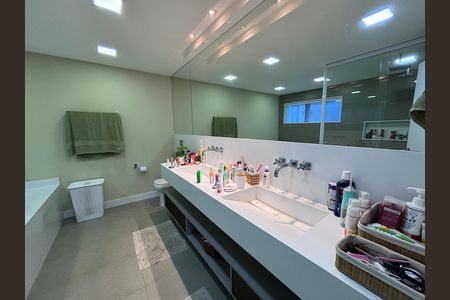 Casa de condomínio à venda com 360m², 4 quartos e 2 vagasBanheiro da Suíte 1