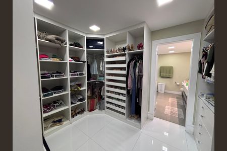 Casa de condomínio à venda com 360m², 4 quartos e 2 vagasCloset da suíte 1