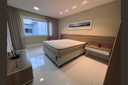 Casa de condomínio à venda com 360m², 4 quartos e 2 vagasSuíte 3