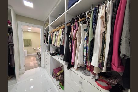 Casa de condomínio à venda com 360m², 4 quartos e 2 vagasCloset da Suíte 1