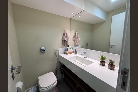 Casa de condomínio à venda com 360m², 4 quartos e 2 vagasLavabo
