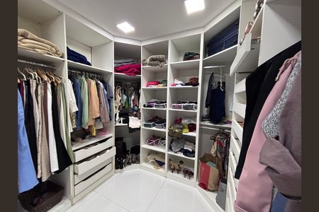 Casa de condomínio à venda com 360m², 4 quartos e 2 vagasCloset da Suíte 1