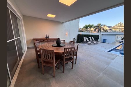 Casa de condomínio à venda com 360m², 4 quartos e 2 vagasÁrea externa