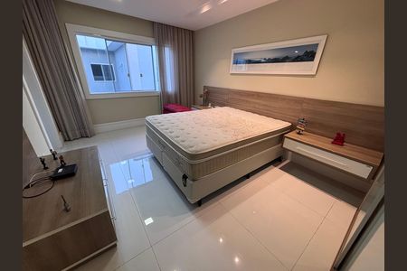 Casa de condomínio à venda com 360m², 4 quartos e 2 vagasSuíte 3