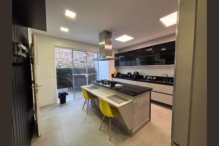 Casa de condomínio à venda com 360m², 4 quartos e 2 vagasCozinha