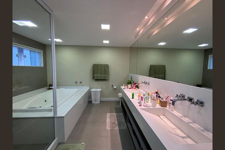 Casa de condomínio à venda com 360m², 4 quartos e 2 vagasBanheiro da Suíte 1