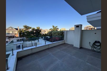 Casa de condomínio à venda com 360m², 4 quartos e 2 vagasVaranda