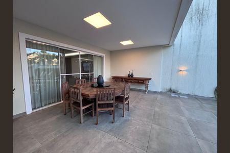 Casa de condomínio à venda com 360m², 4 quartos e 2 vagasÁrea externa
