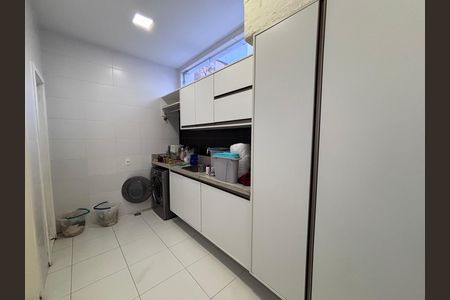 Casa de condomínio à venda com 360m², 4 quartos e 2 vagasÁrea de Serviço