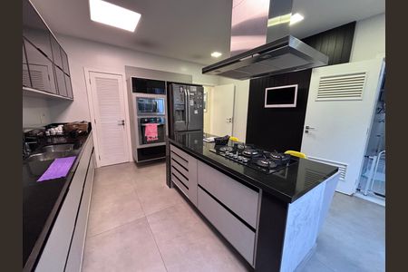 Casa de condomínio à venda com 360m², 4 quartos e 2 vagasCozinha