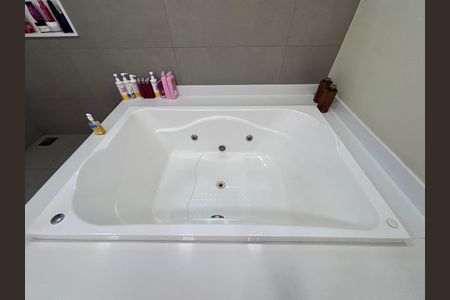 Casa de condomínio à venda com 360m², 4 quartos e 2 vagasBanheiro da Suíte 1