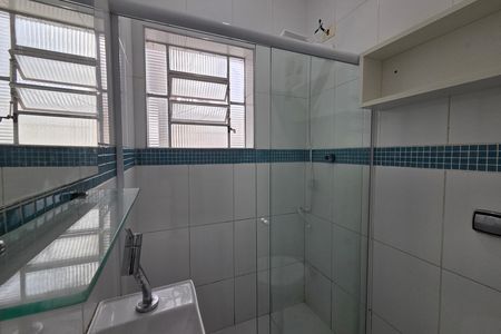 Banheiro de kitnet/studio para alugar com 1 quarto, 30m² em Canto do Forte, Praia Grande