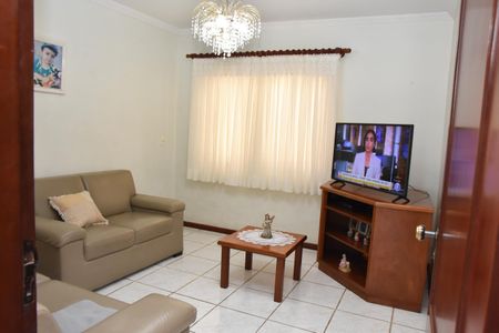 Casa à venda com 321m², 3 quartos e 4 vagas Casa à venda com 321m², 3 quartos e 4 vagasSala de TV