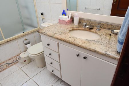 Casa à venda com 321m², 3 quartos e 4 vagas Casa à venda com 321m², 3 quartos e 4 vagasBanheiro da Suíte