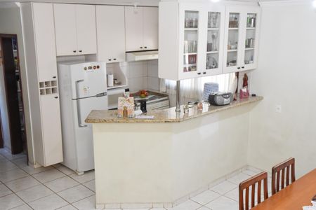 Casa à venda com 321m², 3 quartos e 4 vagas Casa à venda com 321m², 3 quartos e 4 vagasCozinha
