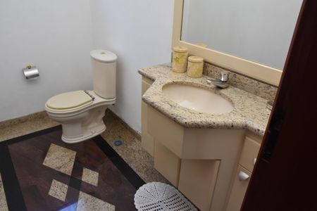 Casa à venda com 321m², 3 quartos e 4 vagas Casa à venda com 321m², 3 quartos e 4 vagasLavabo