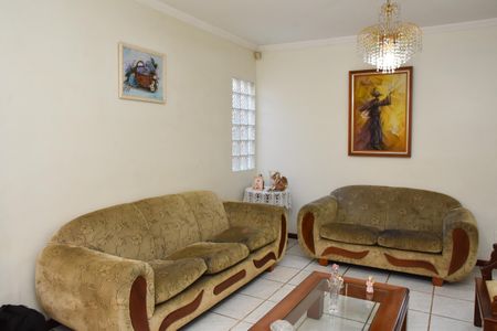 Casa à venda com 321m², 3 quartos e 4 vagas Casa à venda com 321m², 3 quartos e 4 vagasSala