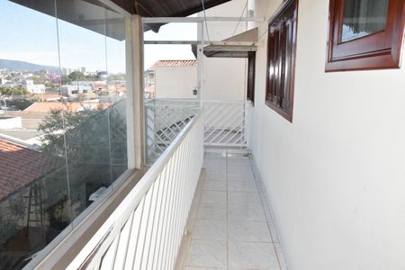Casa à venda com 321m², 3 quartos e 4 vagas Casa à venda com 321m², 3 quartos e 4 vagasvaranda que da para os fundos da casa