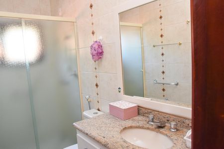 Casa à venda com 321m², 3 quartos e 4 vagas Casa à venda com 321m², 3 quartos e 4 vagasBanheiro Social