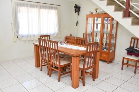 Casa à venda com 321m², 3 quartos e 4 vagas Casa à venda com 321m², 3 quartos e 4 vagasSala de Jantar