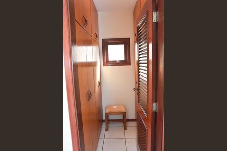 Casa à venda com 321m², 3 quartos e 4 vagas Casa à venda com 321m², 3 quartos e 4 vagasCloset