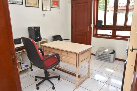 Casa à venda com 321m², 3 quartos e 4 vagas Casa à venda com 321m², 3 quartos e 4 vagasEscritório