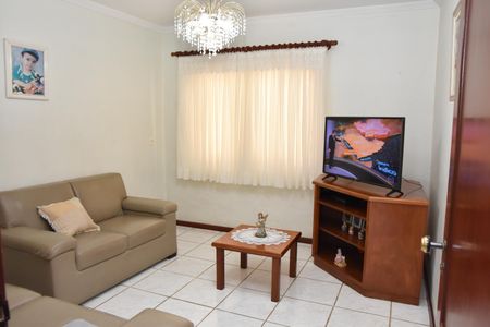 Casa à venda com 321m², 3 quartos e 4 vagas Casa à venda com 321m², 3 quartos e 4 vagasSala de TV