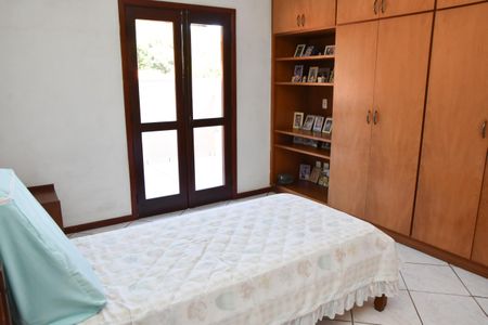 Casa à venda com 321m², 3 quartos e 4 vagas Casa à venda com 321m², 3 quartos e 4 vagasQuarto 2